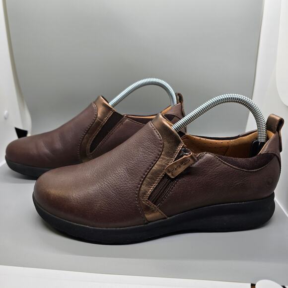 Clarks‎ Unstructured Un Adorn Zip Sneaker-Brown-Women's 8M - Picture 1 of 7